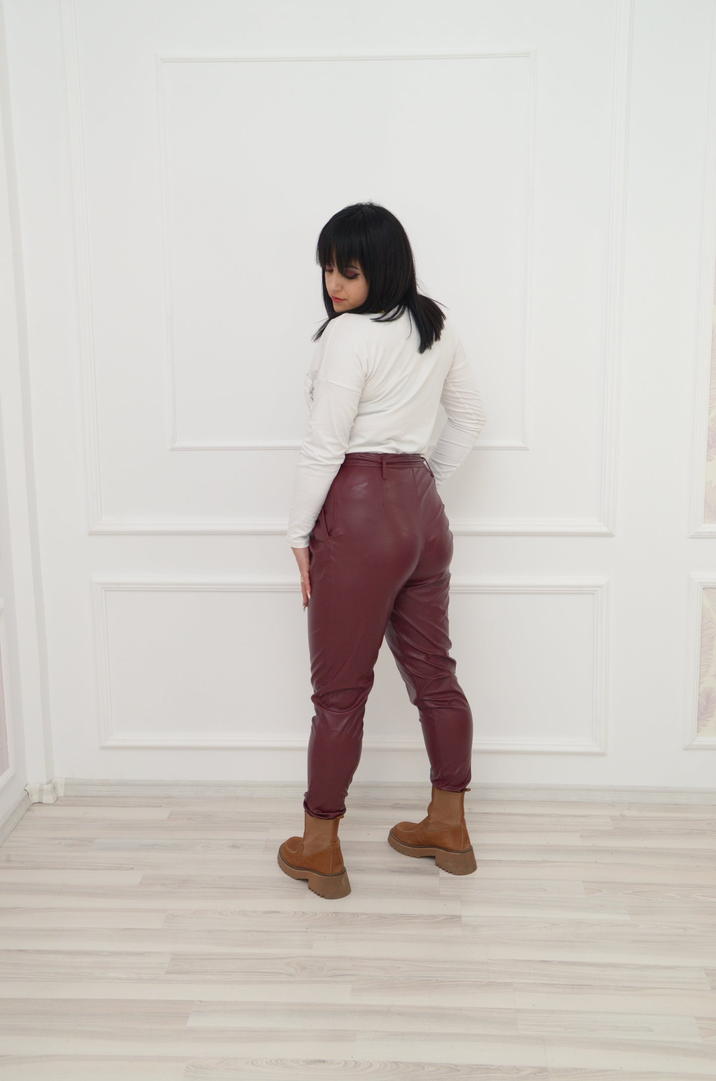 Pantaloni Vișinii Din Piele Ecologică